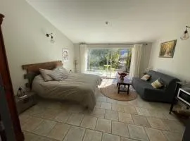 Gîte La maison dans l'Olivette、オレゾンのコテージ
