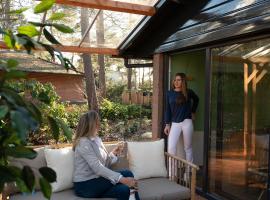 ZEN-bungalow NO 1 met sauna en hottub, hotel in Rheezerveen