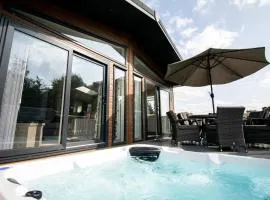 The Crucible lodge with Hot Tub