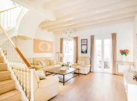 Sitges Spaces Beach House-4 bedrooms, 3 Bathrooms, Large Terrace, Jacuzzi, Center-Beach