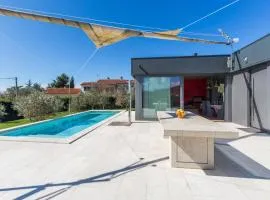 Villa with pool and private garden in Rovinj