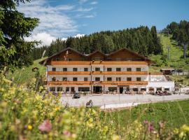 Laguscei Dolomites Mountain Hotel, spa hotel in Arabba