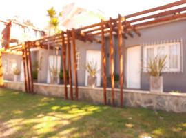 Pinamar Centro Departamentos NO GRUPOS DE JOVENES, hotel i Pinamar