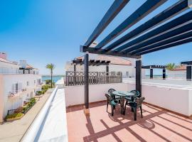 Traditional Seaside Tavira Apartment, hotel i Cabanas de Tavira