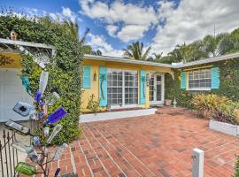 Cute Cape Coral Escape with Yard Less Than 1 Mi to Downtown!, haustierfreundliches Hotel in Cape Coral