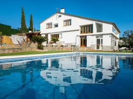 Casa Mirestany- Wonderful house with amazing views, cabana o cottage a Banyoles