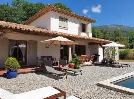 Villa in Bargemon with Pool and Mountain Views