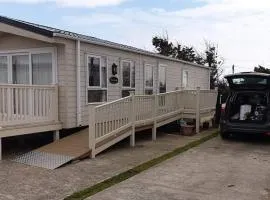 PRIVATELY OWNED Stunning Caravan Seawick Holiday Park St Osyth