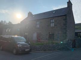Detached, four bedroom house in Scalloway, semesterhus i Scalloway