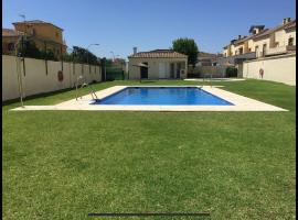 Apartamento en zona playa con vistas a la bahía, hotel in Algeciras