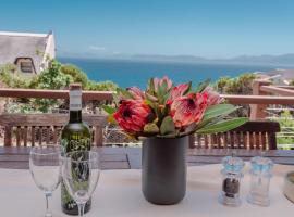 Oceanfront bungalow 3 br/2 ba, Wifi Fireplace: Guppy Huys, bungalow em De Kelders