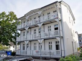 Ferienwohnungen mit Seeblick und Sauna, hotel in Göhren