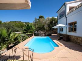 Villa Marpessa Oasis in Portals Nous with pool โรงแรมในปอร์ตัลส์โนส