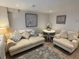 Dancy Mews Over 30's Only apartment, apartemen di Tavistock