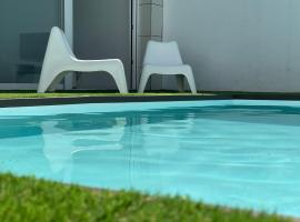 Casa en CARABAÑA a 30 minutos de MADRID, hotel cu piscine din Carabaña