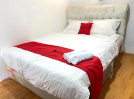RedDoorz Plus @ Puncak Mas Cottage, hotel v destinaci Lampung