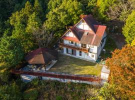 アウトドアコミュニティロッジ gosen～山梨の老舗アウトドアショップ ELKから生まれたロッジ～, holiday rental in Minami Alps