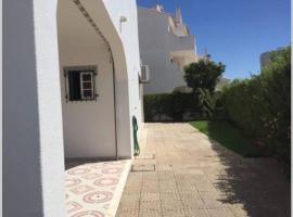 Moradia em Altura! Beach House, hotel dicht bij: strand Praia da Alagoa, Altura