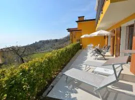 Red Apartment in Marciaga di Costermano