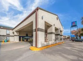 Motel 6-Laredo, TX - North I-35