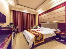 Dunhuang Gold Dragon Hotel, hotel with parking in Dunhuang