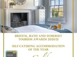 The Apartment, Bath