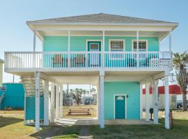 The Blue Haven - Cute Beach Bungalow With Easy Access to Sand and Gulf Waters! – hotel z parkingiem w mieście Oyster Creek