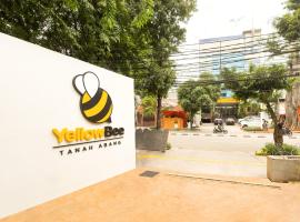 Yellow Bee Tanah Abang, hotell sihtkohas Jakarta huviväärsuse Tanah Abangi toidukaupade ja tekstiiliturg lähedal