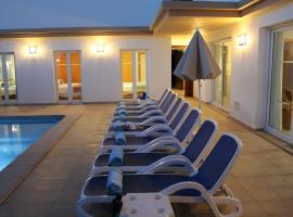 Villa BETTY: Cala en Blanes şehrinde bir otel
