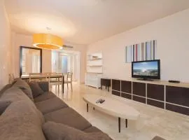 Spacious 3 bedrooms apartment side sea view