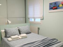 Dos habitaciones dobles en apartamento confortable, hotel near Can Serra Metro Station, Hospitalet de Llobregat