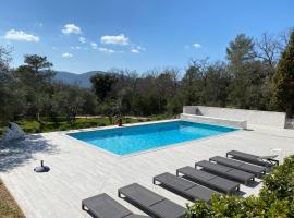 La Bergerie des Oliviers, casa de huéspedes en Méounes-lès-Montrieux