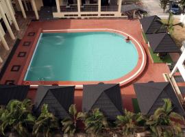 Monty Suites Calabar: Calabar şehrinde bir otoparklı otel