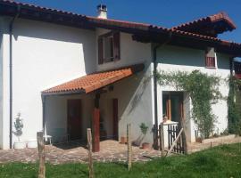 Habitacion - dormitorio rural itaka, ξενοδοχείο που δέχεται κατοικίδια σε Zugarramurdi