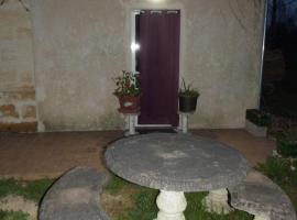 la maison des coquelicots, camping &agrave; Saint-Gen&egrave;s-de-Fronsac