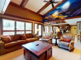 Lion Square Lodge South 750