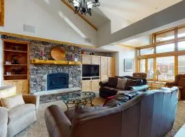 Lion Square Lodge East 310