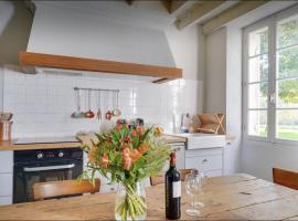 Les deux magnolias, Hotel in Doulezon