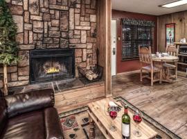 Shadow Mountain Lodge and Cabins, hytte i Ruidoso
