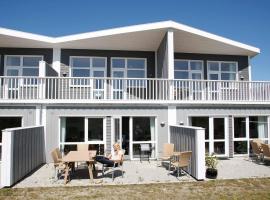 8 person holiday home on a holiday park in L kken, hotel di Lokken