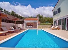 VILLA STOZAK, private heated pool, cinema room and sauna, 7 km from beach