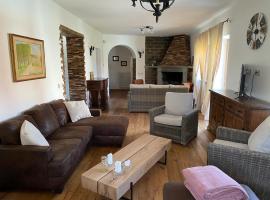 VILLA NAZZA, hotel u gradu Angvilara Sabacija