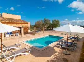 Traditional house Casa Binitaref with pool in Sineu