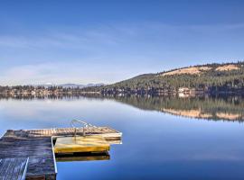 Luxurious Liberty Lake Hideaway with Hot Tub!, hotel di Liberty Lake