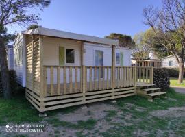 Mobil home 5-6 personnes - climatisé, ξενοδοχείο σε Port-la-Nouvelle