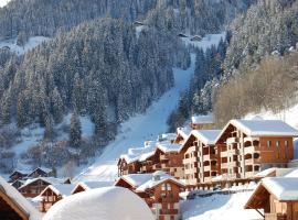 Nice apartment with balcony just 500 m from the ski lift, hotel in Le Villard