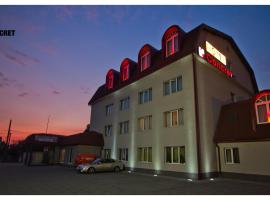 Hotel Concrete: Ungheni, Târgu Mureș Transilvanya Havaalanı - TGM yakınında bir otel