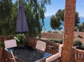 A home-from-home with stunning views fibre-optic broadband + UK and Spanish TV, hotell i nærheten av Club de Golf El Candado i Málaga