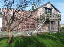 Etage à la ferme avec piscine intérieure privative, selon date, hotel near Vert Parc Golf Course, La Bassée