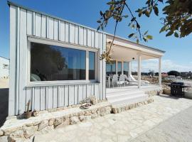 Camp Buqez 45 - Villa Artica, hotel in Pakoštane